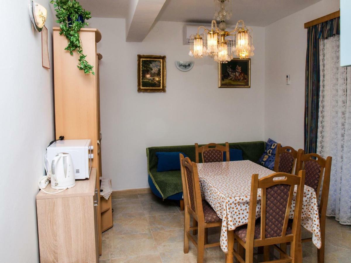 Apartments Vukovic Постира Экстерьер фото